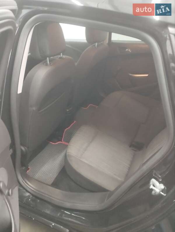 Хетчбек Opel Astra 2010 в Здолбуніві