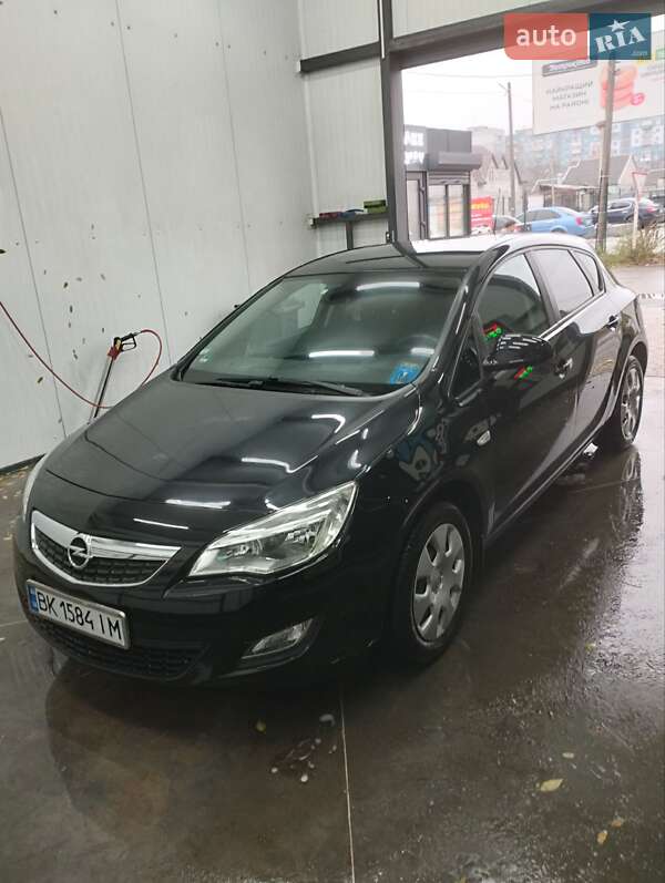 Хетчбек Opel Astra 2010 в Здолбуніві