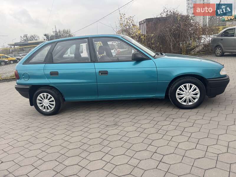 Хэтчбек Opel Astra 1994 в Львове
