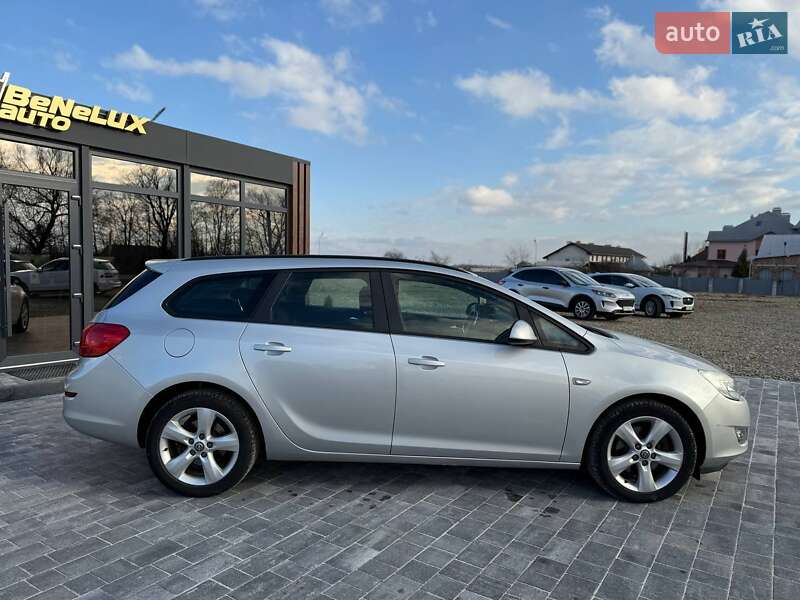 Універсал Opel Astra 2012 в Коломиї