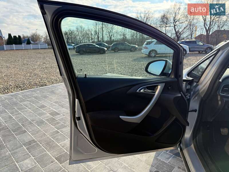 Універсал Opel Astra 2012 в Коломиї