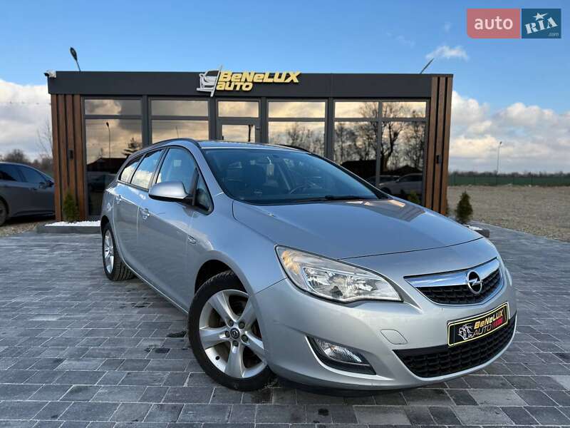 Opel Astra 2012