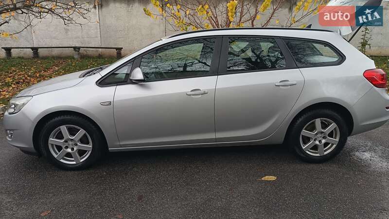 Універсал Opel Astra 2012 в Умані