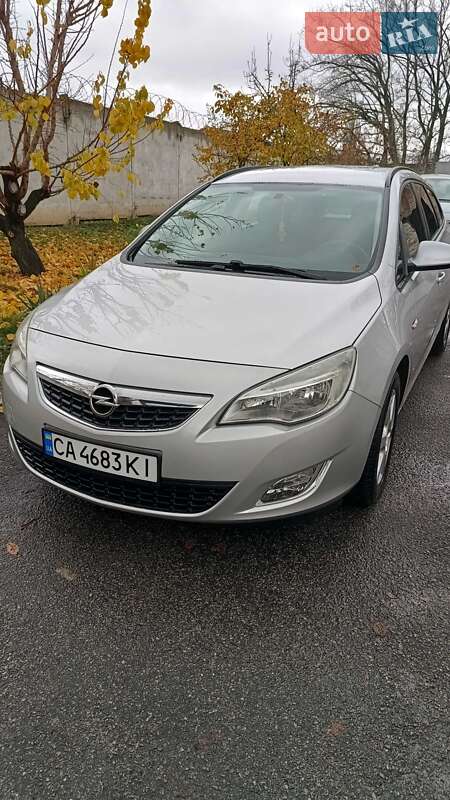 Універсал Opel Astra 2012 в Умані
