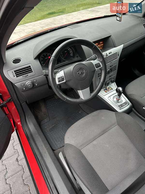 Хэтчбек Opel Astra 2012 в Ирпене