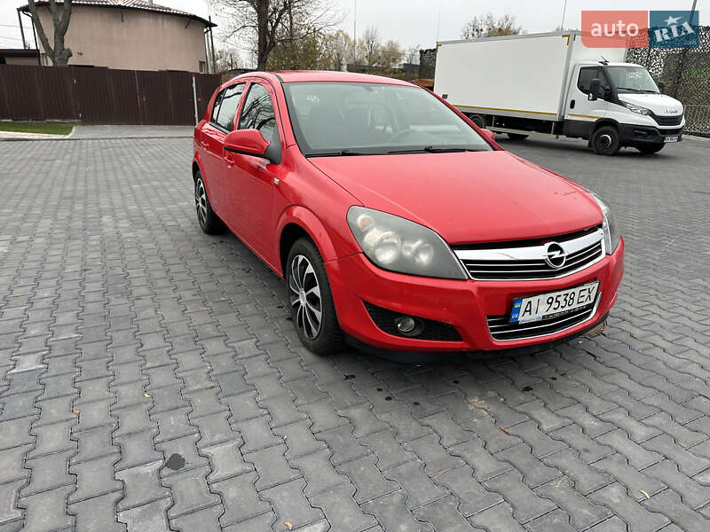 Хэтчбек Opel Astra 2012 в Ирпене