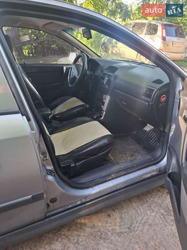 Седан Opel Astra 2003 в Нетешине