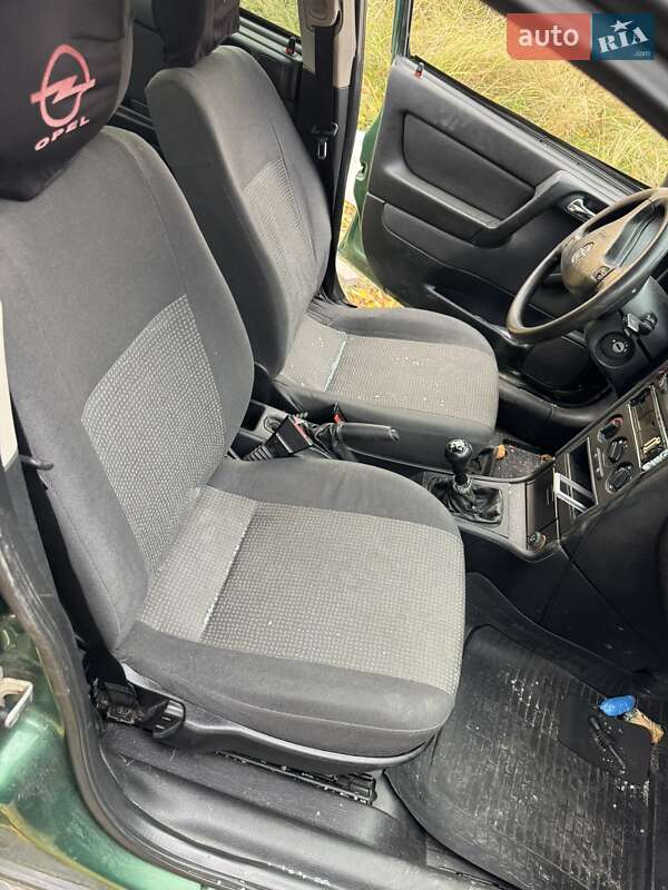 Седан Opel Astra 2004 в Луцке