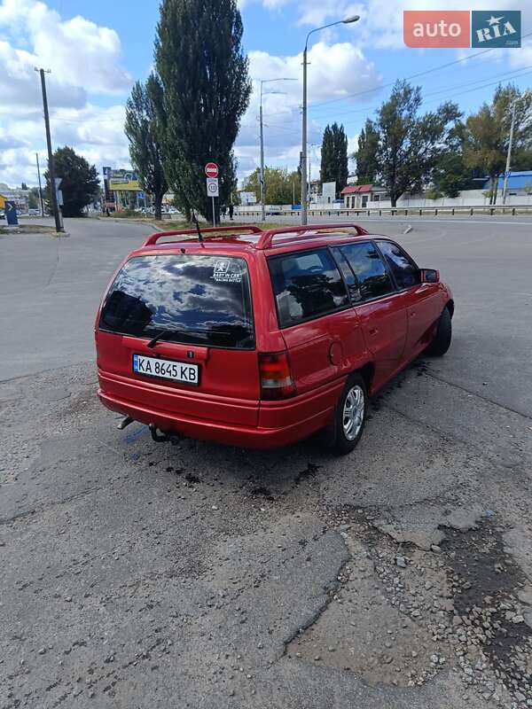 Универсал Opel Astra 1994 в Киеве