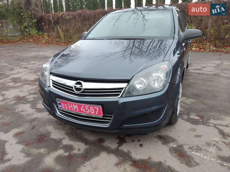 Універсал Opel Astra 2010 в Луцьку
