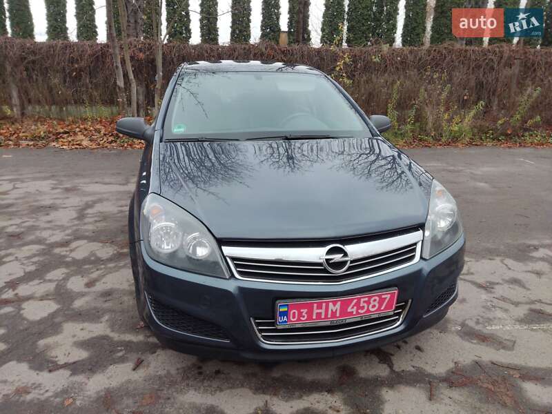 Універсал Opel Astra 2010 в Луцьку