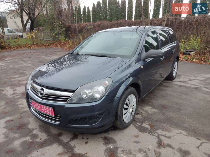 Універсал Opel Astra 2010 в Луцьку