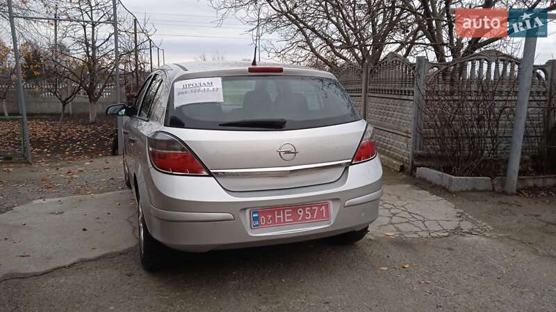 Хэтчбек Opel Astra 2009 в Новониколаевке