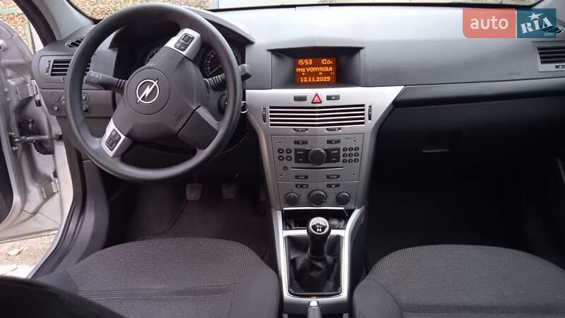 Хэтчбек Opel Astra 2009 в Новониколаевке