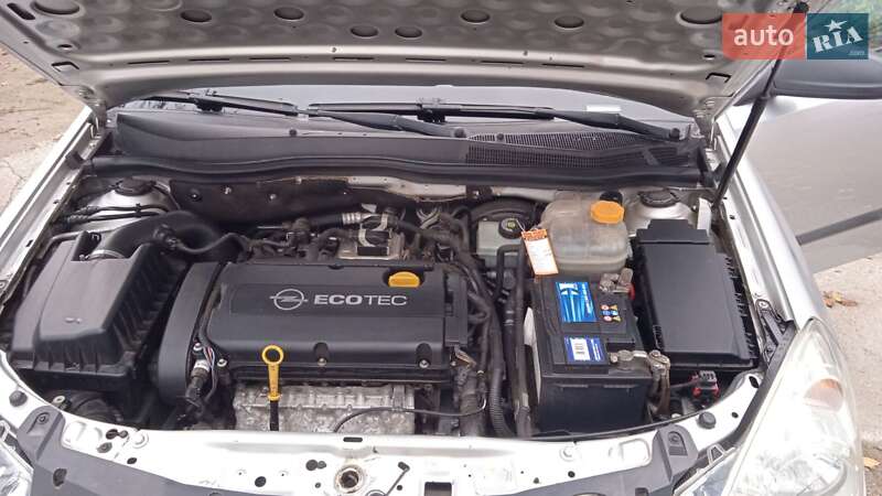 Хэтчбек Opel Astra 2009 в Новониколаевке