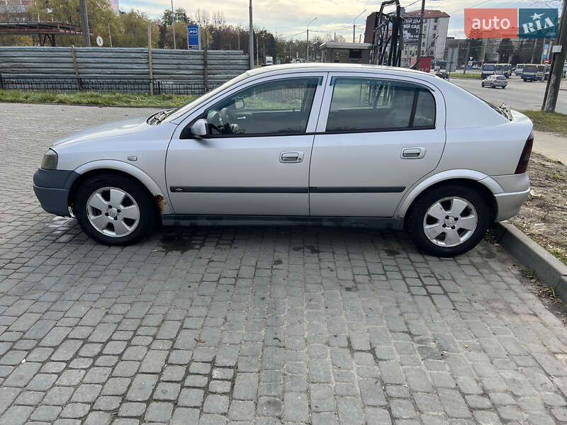 Седан Opel Astra 2003 в Львові