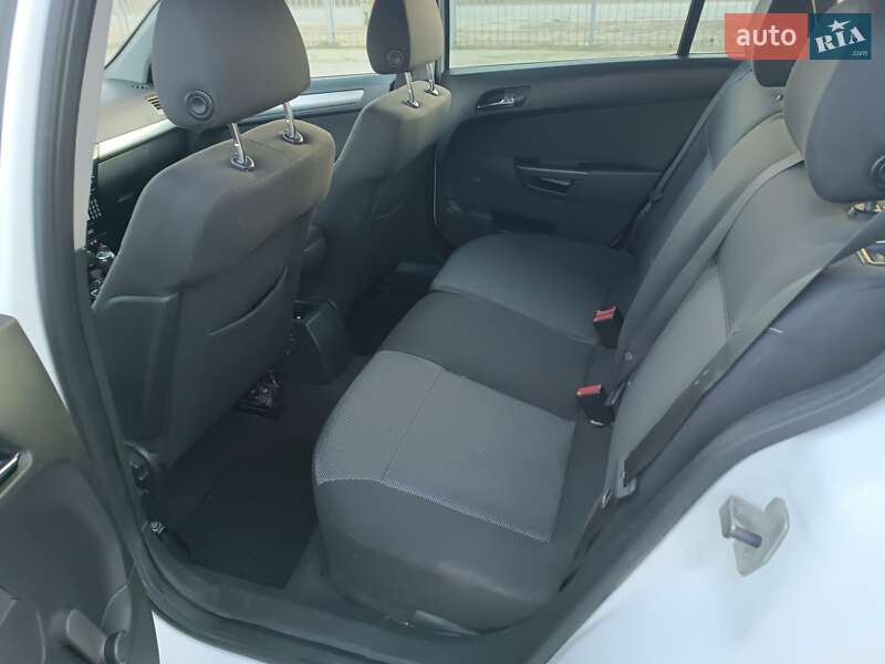 Універсал Opel Astra 2010 в Хусті фото 18 Універсал Opel Astra 2010 в Хусті