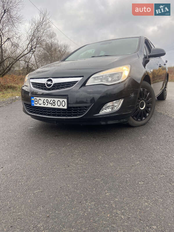 Хэтчбек Opel Astra 2011 в Стрые