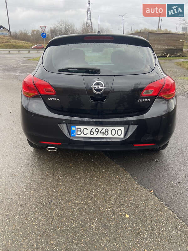 Хэтчбек Opel Astra 2011 в Стрые