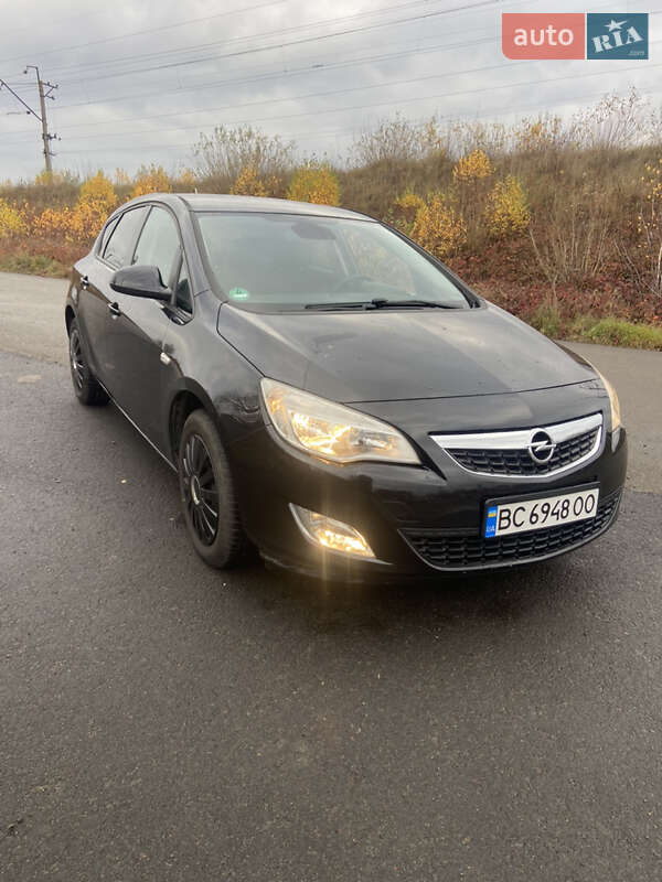 Хэтчбек Opel Astra 2011 в Стрые