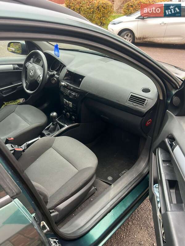 Універсал Opel Astra 2005 в Луцьку