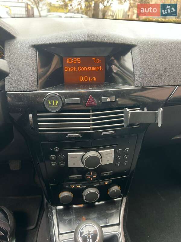 Універсал Opel Astra 2005 в Луцьку