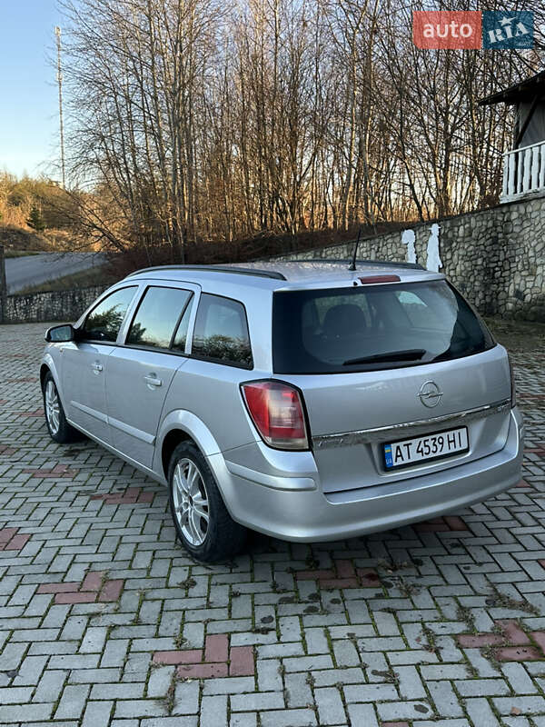 Универсал Opel Astra 2005 в Рожнове