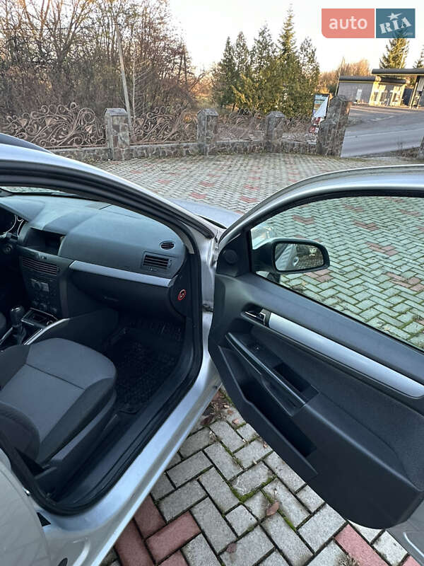 Универсал Opel Astra 2005 в Рожнове