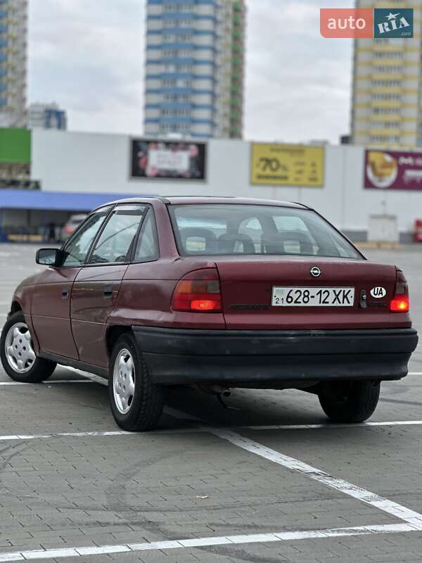 Седан Opel Astra 1993 в Одессе фото 4 Седан Opel Astra 1993 в Одессе