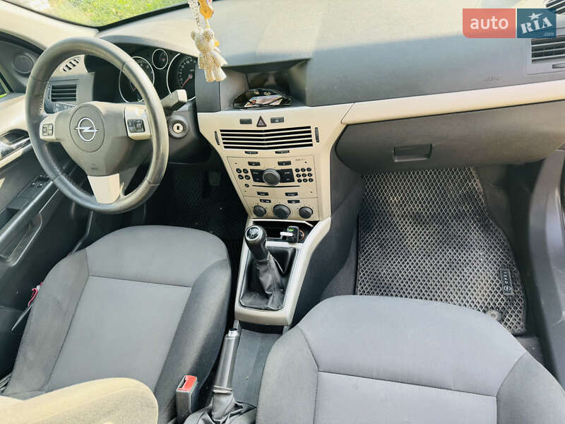 Универсал Opel Astra 2008 в Бучаче