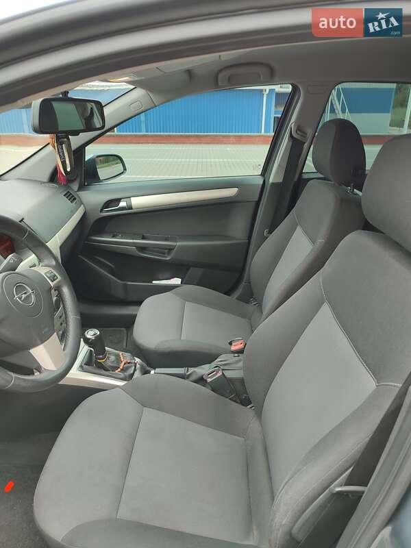 Хэтчбек Opel Astra 2008 в Ромнах фото 5 Хэтчбек Opel Astra 2008 в Ромнах