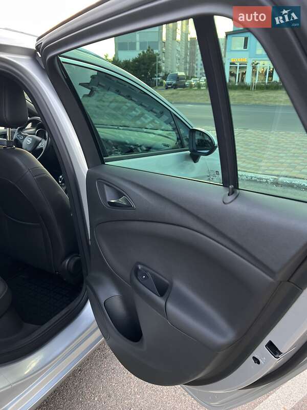 Універсал Opel Astra 2016 в Черкасах