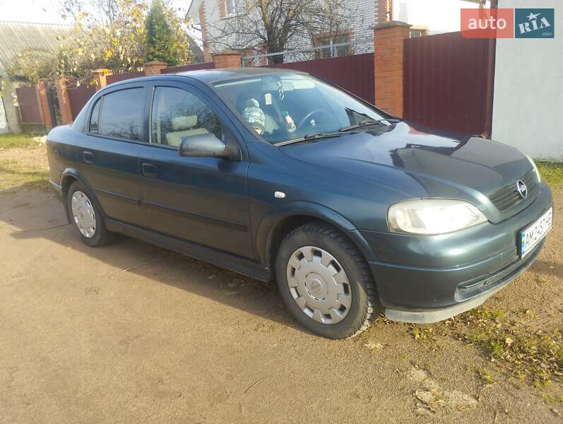 Седан Opel Astra 2004 в Коростене
