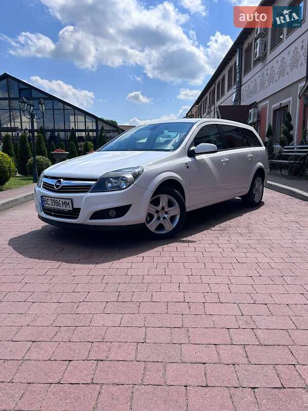 Универсал Opel Astra 2010 в Стрые