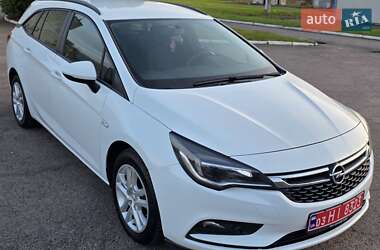 Універсал Opel Astra 2018 в Рівному
