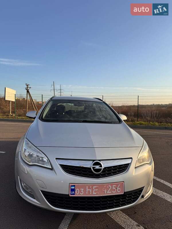 Универсал Opel Astra 2011 в Радивилове
