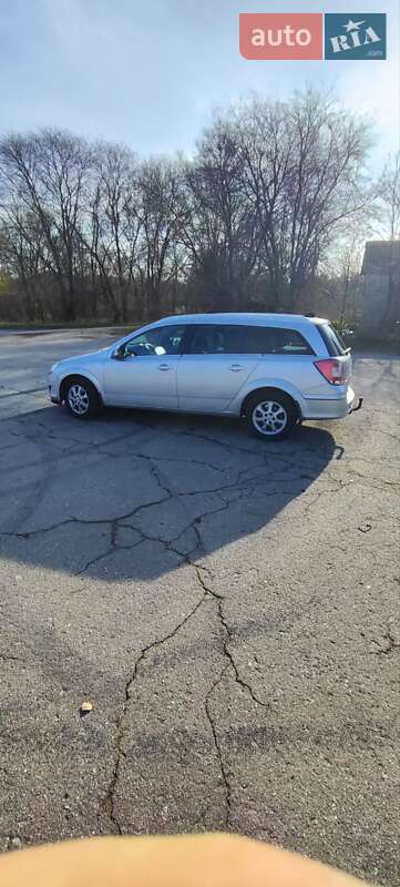 Универсал Opel Astra 2010 в Киеве