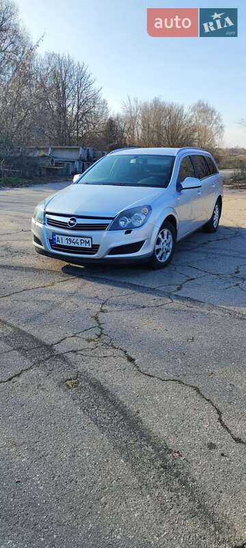 Универсал Opel Astra 2010 в Киеве