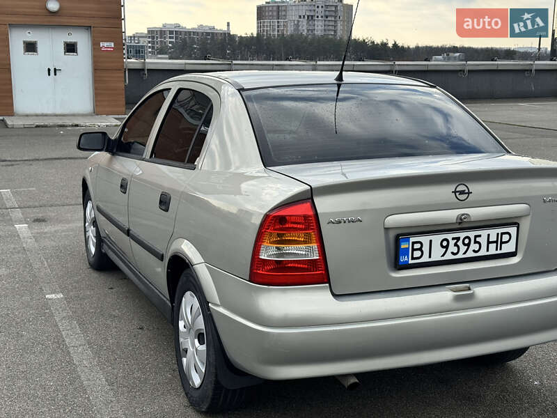 Седан Opel Astra 2008 в Киеве
