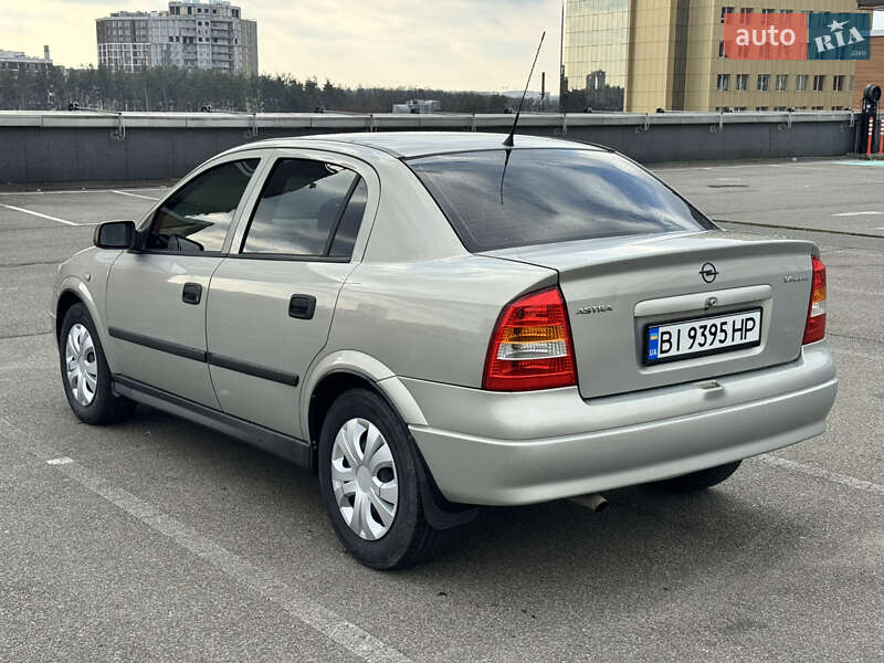 Седан Opel Astra 2008 в Киеве