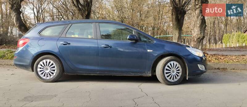 Універсал Opel Astra 2011 в Кам'янець-Подільському