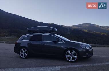 Універсал Opel Astra 2011 в Рівному