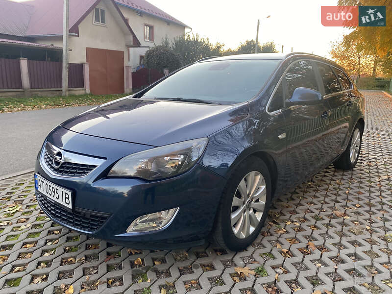 Универсал Opel Astra 2012 в Ивано-Франковске