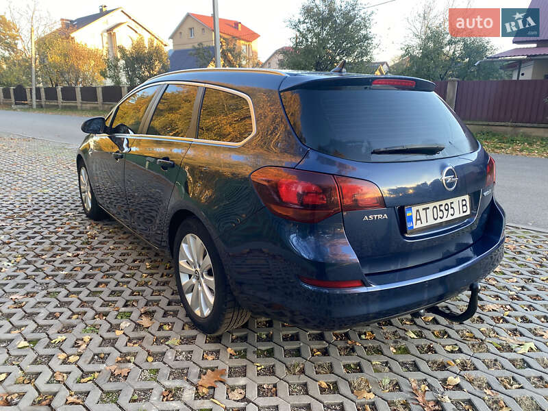 Универсал Opel Astra 2012 в Ивано-Франковске