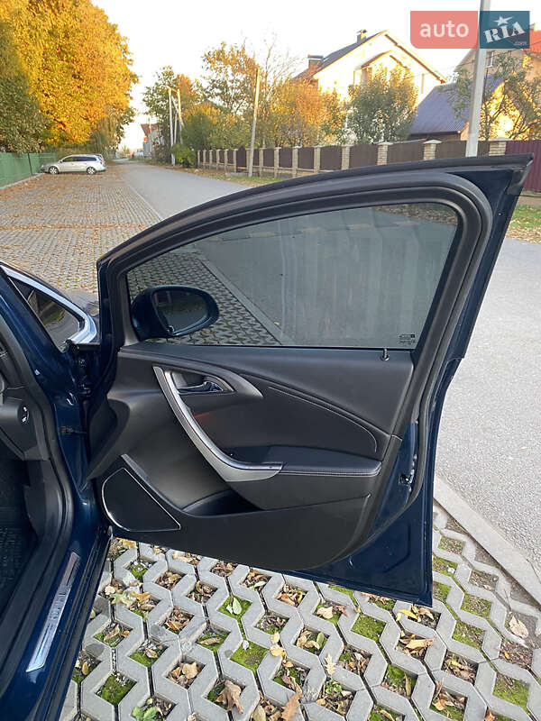 Универсал Opel Astra 2012 в Ивано-Франковске