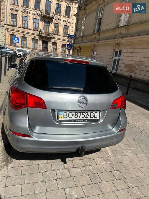 Універсал Opel Astra 2011 в Львові