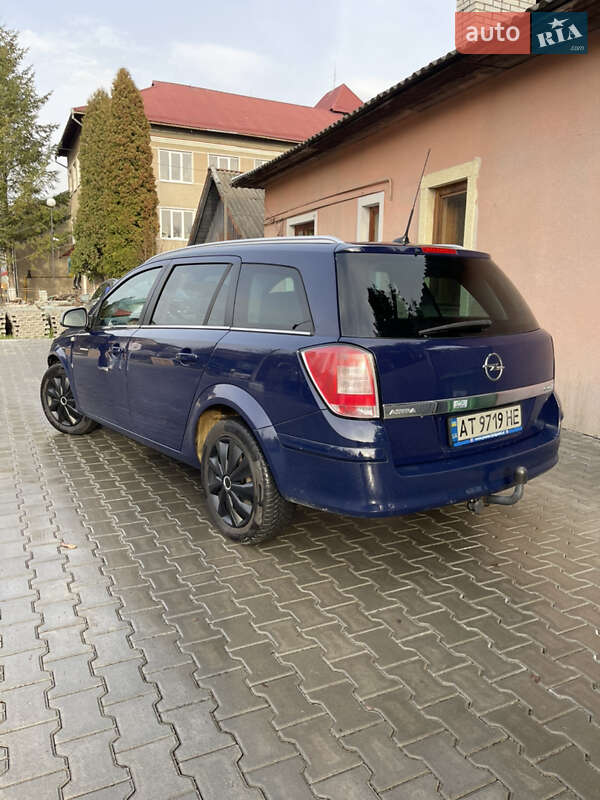 Універсал Opel Astra 2010 в Коломиї