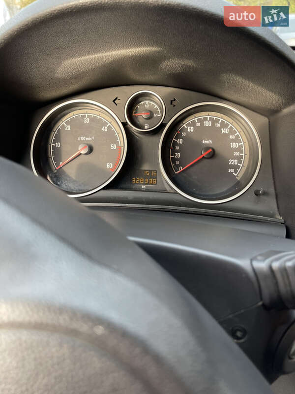 Універсал Opel Astra 2010 в Коломиї