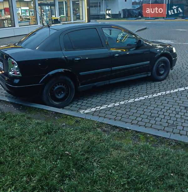 Седан Opel Astra 2006 в Ивано-Франковске