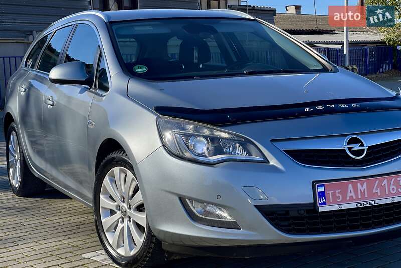 Универсал Opel Astra 2011 в Тернополе
